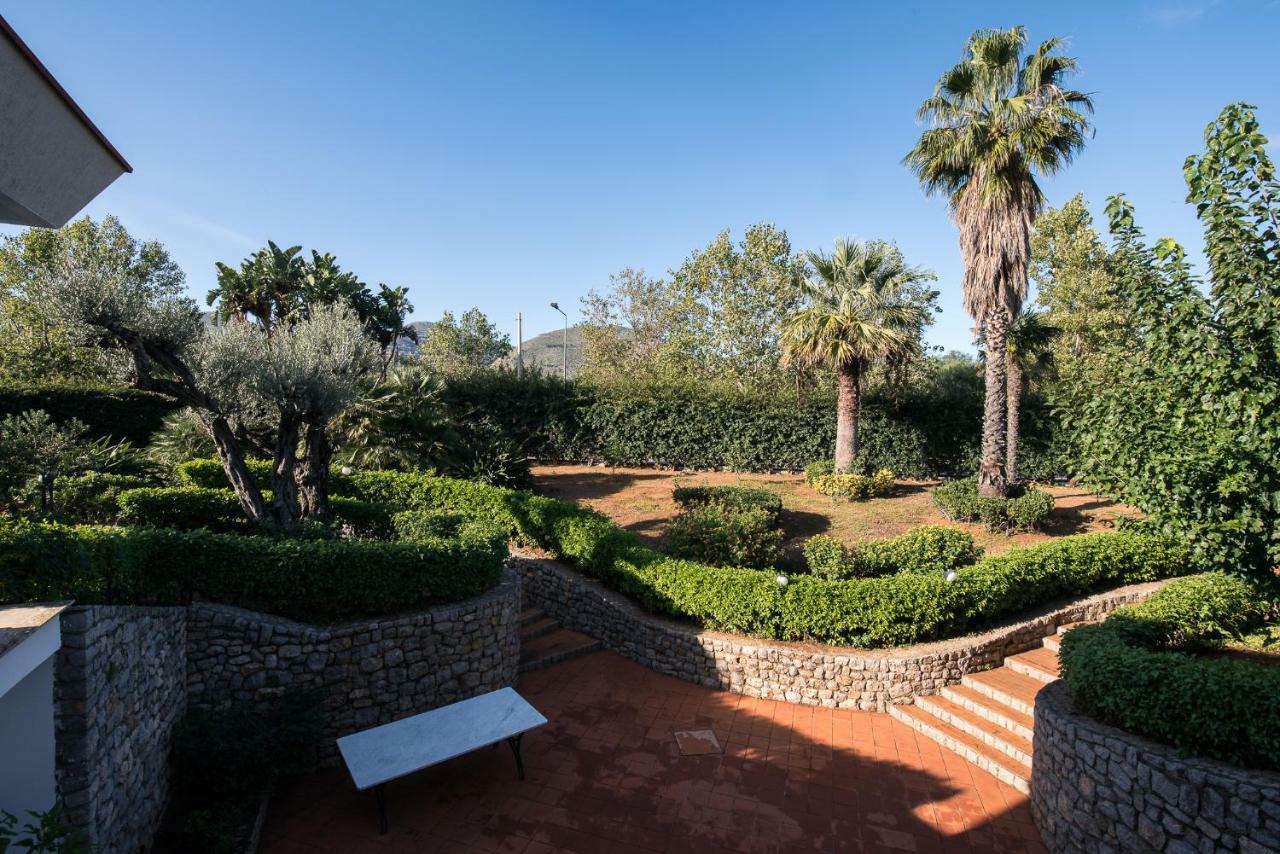 Отель Il Giardino Di Venere Монделло Экстерьер фото